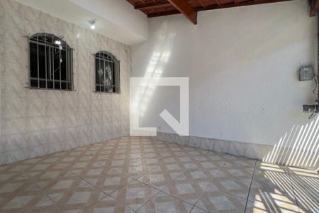 Garagem de casa à venda com 3 quartos, 172m² em Jardim Santa Mena, Guarulhos