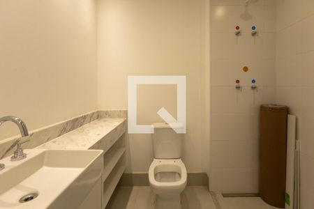 Banheiro de kitnet/studio para alugar com 1 quarto, 27m² em Campo Belo, São Paulo