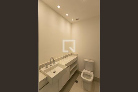 Banheiro de kitnet/studio para alugar com 1 quarto, 27m² em Campo Belo, São Paulo