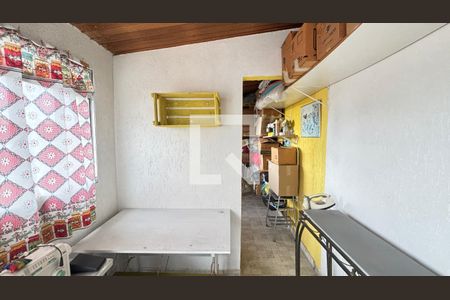 Quarto de Serviço de casa à venda com 2 quartos, 127m² em Vila Vitória, Santo André