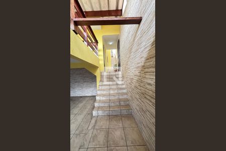 Garagem de casa à venda com 2 quartos, 127m² em Vila Vitória, Santo André