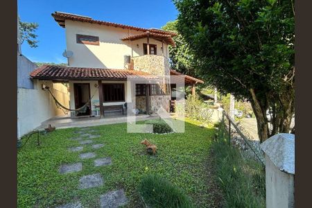 Casa à venda com 3 quartos, 320m² em Muriqui, Niterói