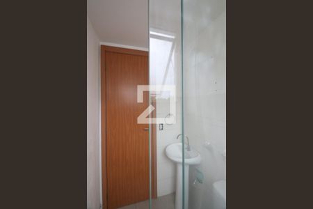 Banheiro de apartamento à venda com 2 quartos, 42m² em São José, Canoas