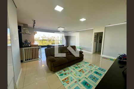 Sala de apartamento à venda com 3 quartos, 119m² em Jardim Tupanci, Barueri