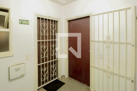 Corredor de apartamento à venda com 1 quarto, 65m² em Jardim do Salso, Porto Alegre