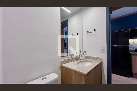 Banheiro de kitnet/studio para alugar com 1 quarto, 30m² em Pinheiros, São Paulo