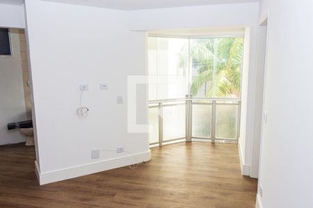 Sala de apartamento à venda com 3 quartos, 76m² em Jardim Anhanguera, São Paulo