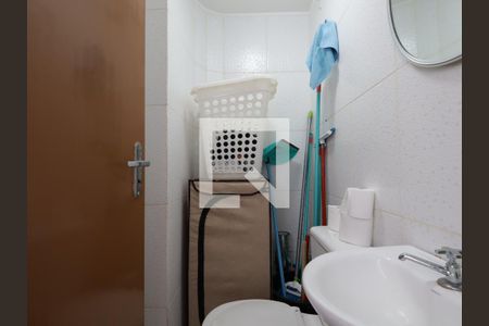 Banheiro de serviço de apartamento para alugar com 3 quartos, 76m² em Vila Suzana, São Paulo