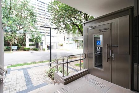 Entrada de kitnet/studio para alugar com 1 quarto, 37m² em Indianópolis, São Paulo