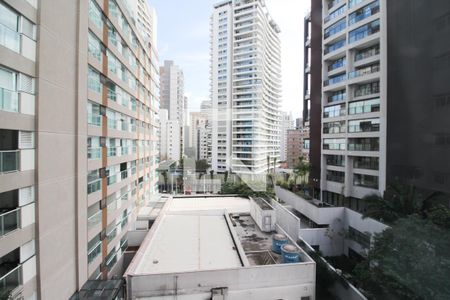 Vista de kitnet/studio para alugar com 1 quarto, 37m² em Indianópolis, São Paulo