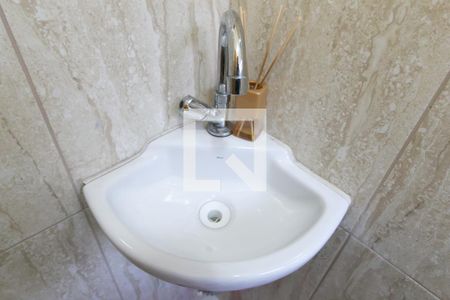 Lavabo de casa de condomínio à venda com 2 quartos, 90m² em Vila Carmosina, São Paulo