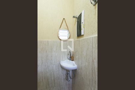 Lavabo de casa de condomínio à venda com 2 quartos, 90m² em Vila Carmosina, São Paulo