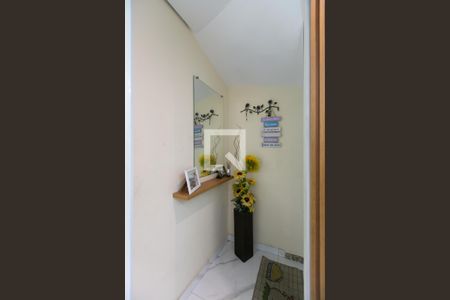 Hall de entrada de casa de condomínio à venda com 2 quartos, 90m² em Vila Carmosina, São Paulo