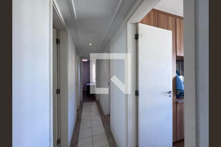 Corredor de apartamento à venda com 3 quartos, 129m² em Barra da Tijuca, Rio de Janeiro
