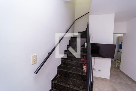 Escada de casa de condomínio à venda com 2 quartos, 72m² em Burgo Paulista, São Paulo