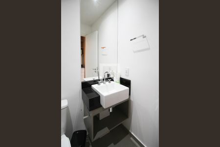 Banheiro de kitnet/studio à venda com 1 quarto, 24m² em Vila Olímpia, São Paulo