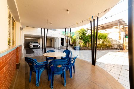 Área externa de casa para alugar com 5 quartos, 732m² em Cachoeirinha, Belo Horizonte