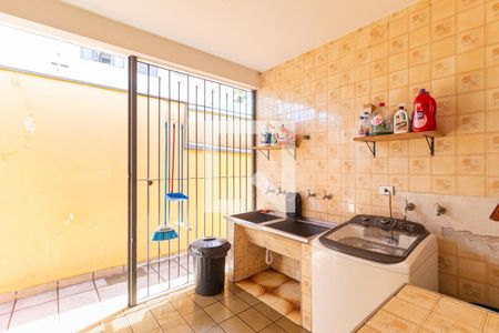 Área de serviço de casa para alugar com 3 quartos, 500m² em Km 18, Osasco