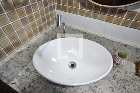 Banheiro de apartamento para alugar com 2 quartos, 55m² em Vila Ede, São Paulo