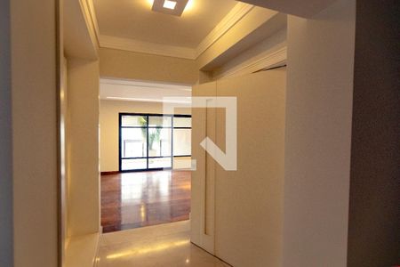 Hall de entrada de apartamento à venda com 5 quartos, 330m² em Cambuí, Campinas