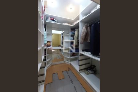Closet de casa à venda com 3 quartos, 355m² em Sarandi, Porto Alegre