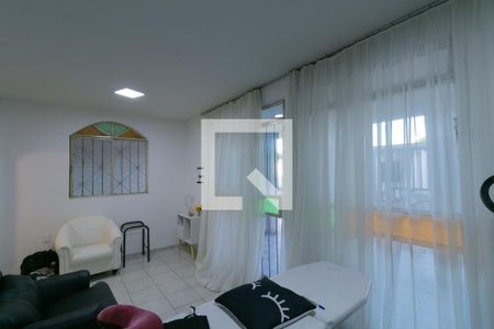 Sala de casa à venda com 3 quartos, 180m² em Serrano, Belo Horizonte