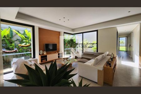 Foto 01 de casa à venda com 3 quartos, 265m² em Interlagos, São Paulo