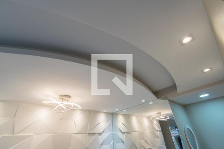 Sala - Detalhe das luminárias de apartamento à venda com 3 quartos, 70m² em Irajá, Rio de Janeiro