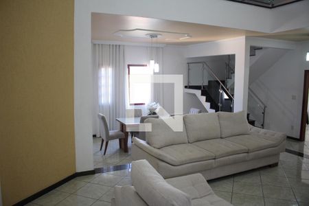 Sala de casa à venda com 5 quartos, 472m² em Jardim Industrial, Contagem