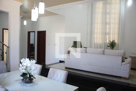 Sala de casa à venda com 5 quartos, 472m² em Jardim Industrial, Contagem