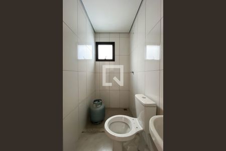 Banheiro de kitnet/studio para alugar com 1 quarto, 26m² em Vila Cruz das Almas, São Paulo