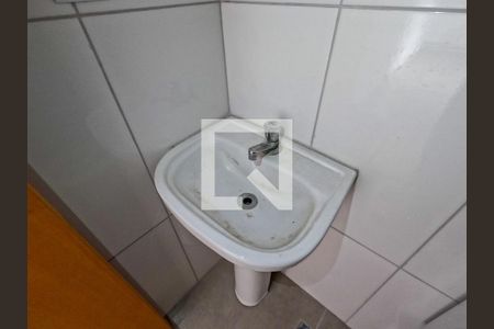 Banheiro de kitnet/studio para alugar com 1 quarto, 26m² em Vila Cruz das Almas, São Paulo