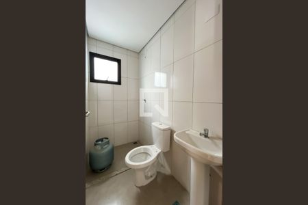 Banheiro de kitnet/studio para alugar com 1 quarto, 26m² em Vila Cruz das Almas, São Paulo