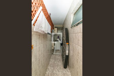 Corredor de apartamento para alugar com 2 quartos, 65m² em Carlos Prates, Belo Horizonte