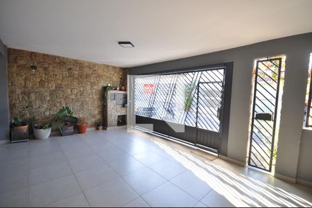 Garagem de casa à venda com 3 quartos, 240m² em Vila Medeiros, São Paulo