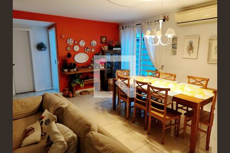 Sala de casa de condomínio à venda com 4 quartos, 140m² em Badu, Niterói