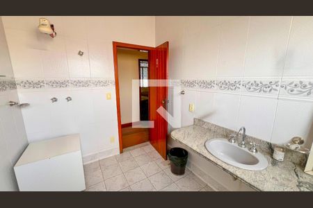 Banheiro  de casa à venda com 5 quartos, 508m² em Concórdia, Belo Horizonte