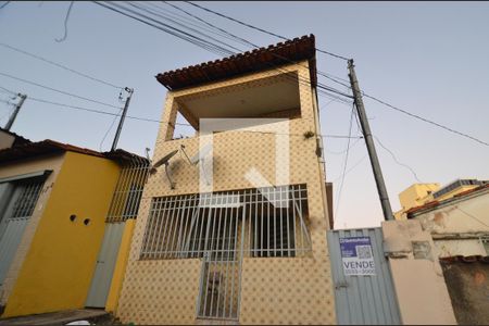 Fachada de casa à venda com 4 quartos, 180m² em Santa Cruz, Belo Horizonte