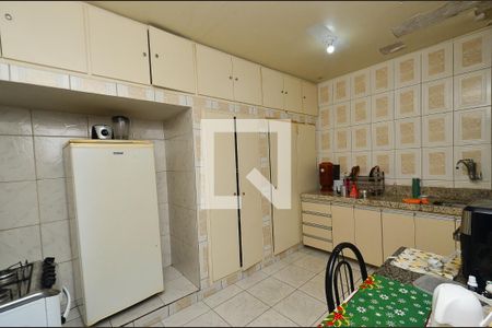 Cozinha 1 de casa à venda com 4 quartos, 180m² em Santa Cruz, Belo Horizonte