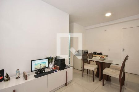 Sala de apartamento à venda com 2 quartos, 47m² em Jardim Henriqueta, Taboão da Serra