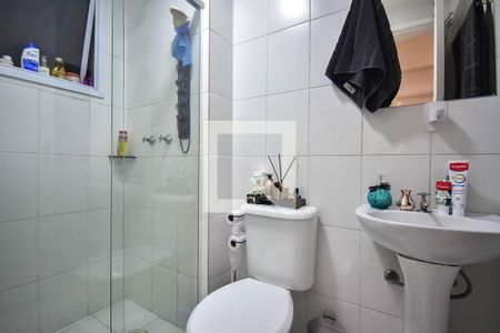 Banheiro de apartamento para alugar com 2 quartos, 47m² em Jardim Henriqueta, Taboão da Serra