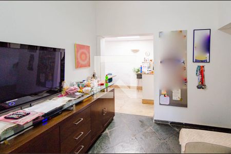Sala 2 de casa à venda com 4 quartos, 200m² em Nova Suíça, Belo Horizonte