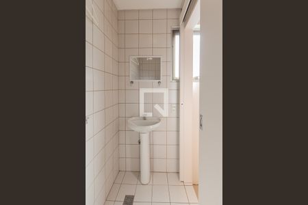 Banheiro de serviço de apartamento para alugar com 3 quartos, 170m² em Floresta, Porto Alegre