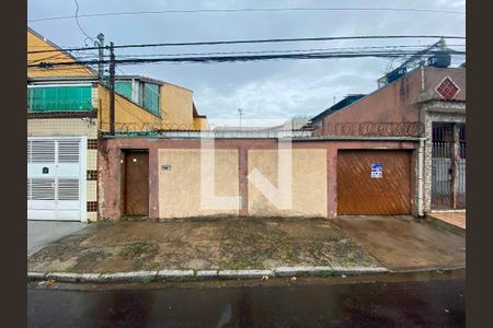 Fachada com plaquinha de casa à venda com 2 quartos, 250m² em Vila Sabrina, São Paulo