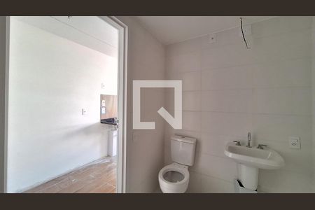 Banheiro de kitnet/studio para alugar com 1 quarto, 35m² em Perdizes, São Paulo