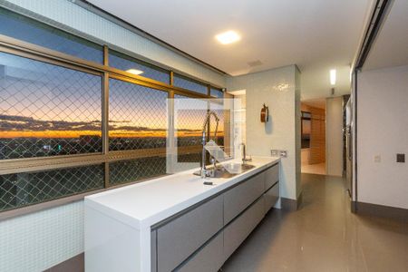 Cozinha de apartamento à venda com 3 quartos, 470m² em Santa Lúcia, Belo Horizonte