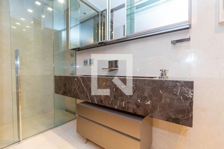 Banheiro da Suíte 3 de apartamento à venda com 3 quartos, 470m² em Santa Lúcia, Belo Horizonte