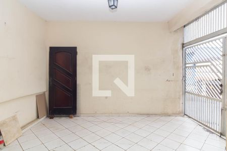 Garagem de casa à venda com 3 quartos, 120m² em Conjunto Habitacional A. E. Carvalho, São Paulo