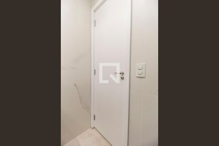 Banheiro Social de apartamento à venda com 2 quartos, 76m² em Tamboré, Barueri