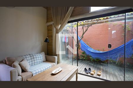 Sala de casa para alugar com 1 quarto, 99m² em Campeche, Florianópolis